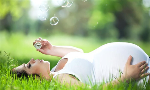 胎儿发动前有什么预兆？孕妇分娩前的症状有哪些