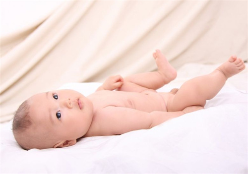 小儿高热不退怎么办？小孩发烧不退是啥原因