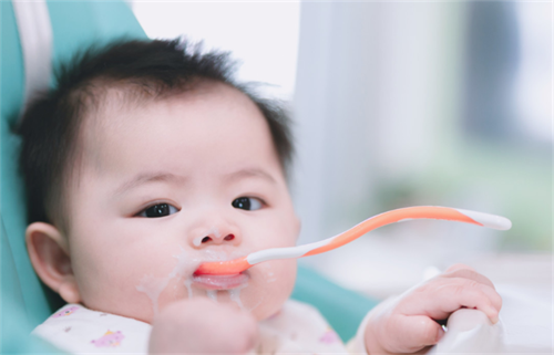 如何从妊娠纹中判断是否生男生女？通过胎心率来判断生男生女是否准确？