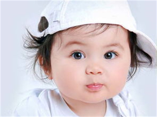 如何判断怀的是男宝还是女宝？尿里撒盐看生男生女准吗？