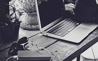 如何区分出血和见红？见红是不是需要马上住院